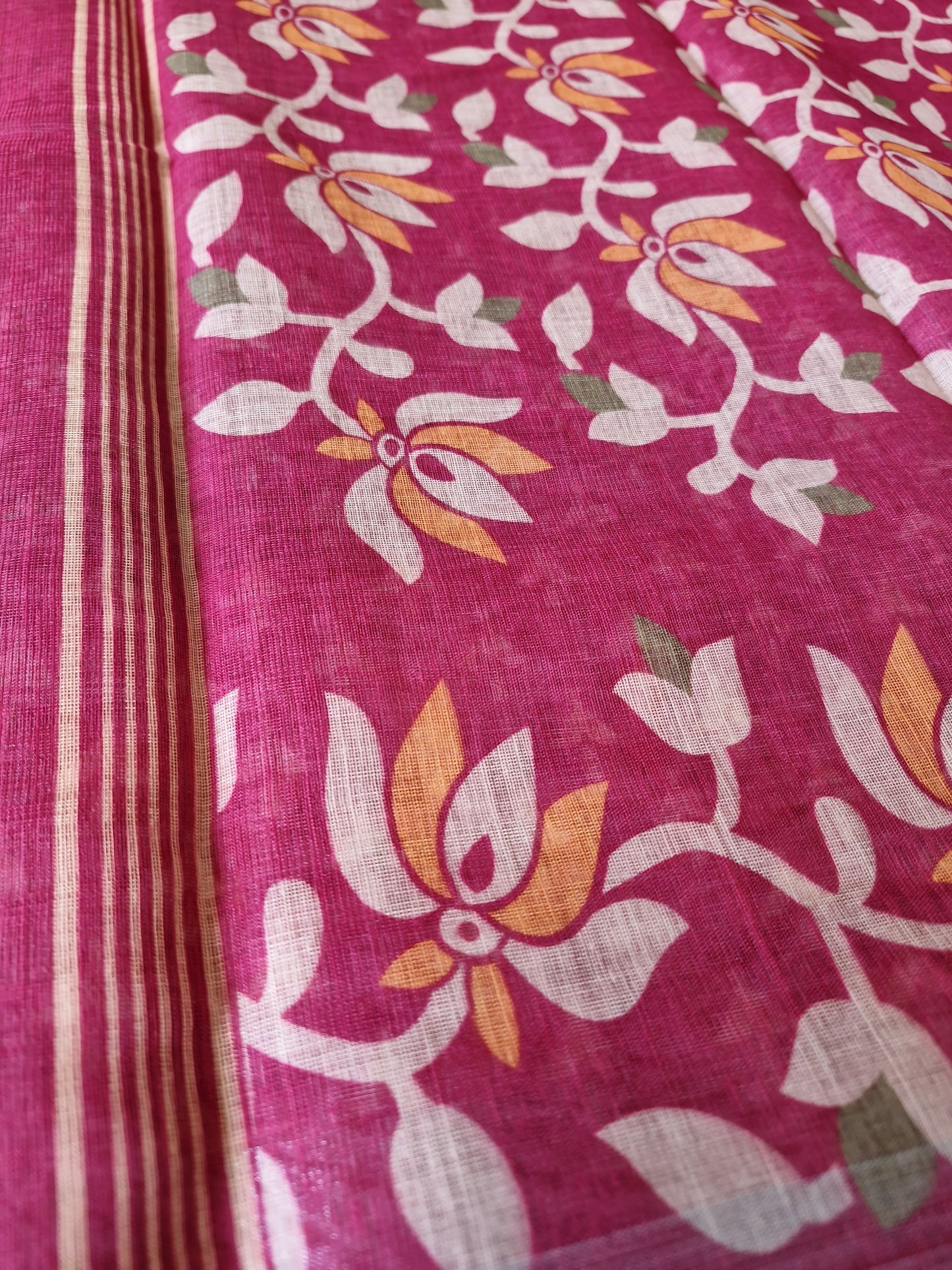 Vritika - Premium Linen Saree