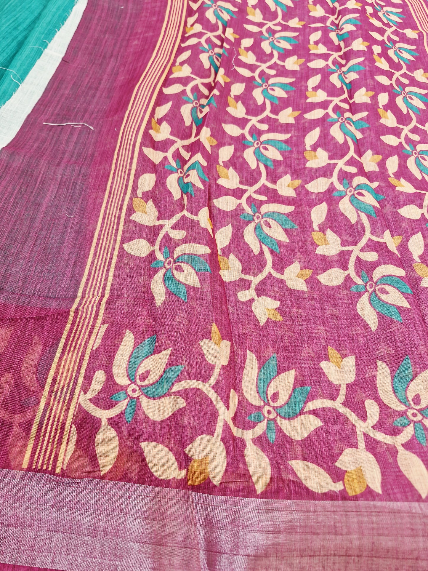 Vritika - Premium Linen Saree