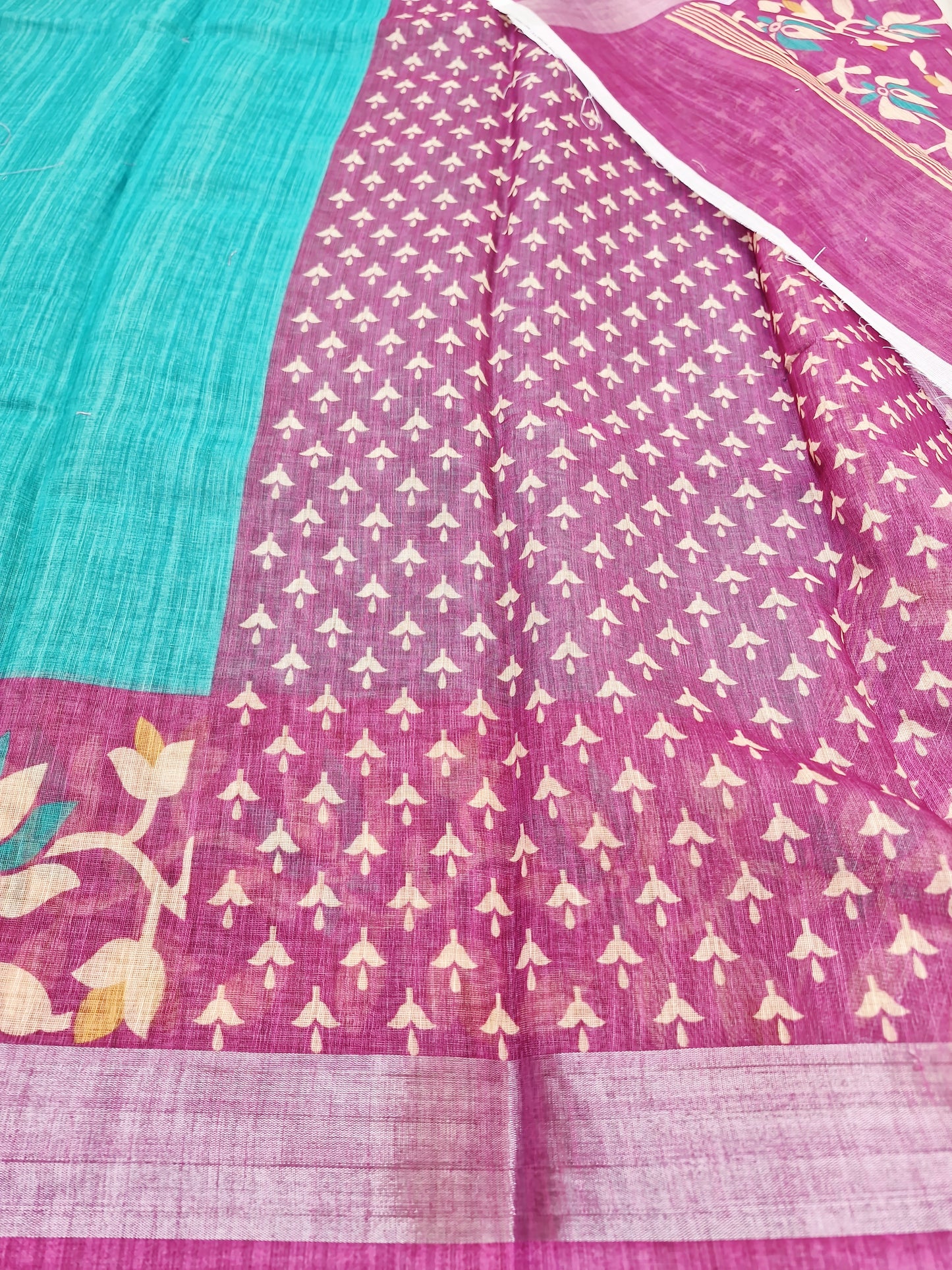 Vritika - Premium Linen Saree